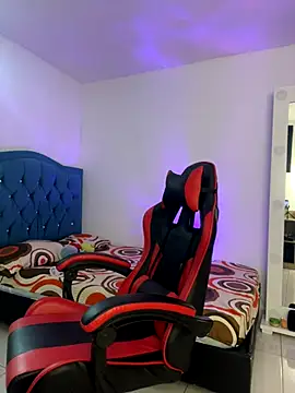 Leonarrrd 01 online show from 3, 11, 2025