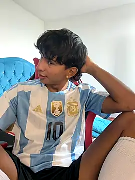 Leonarrrd 01 online show from 2, 12, 2025