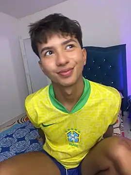 Leonarrrd 01 online show from 15, 10, 2025