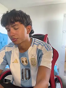 Leonarrrd 01 online show from 22, 11, 2025