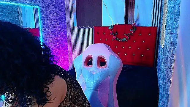 miahernadez303av online show from 2, 12, 2025