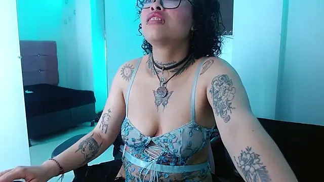 miahernadez303av online show from 24, 2, 2025