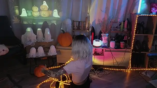 Kerry Kirk online show from 23, 10, 2025