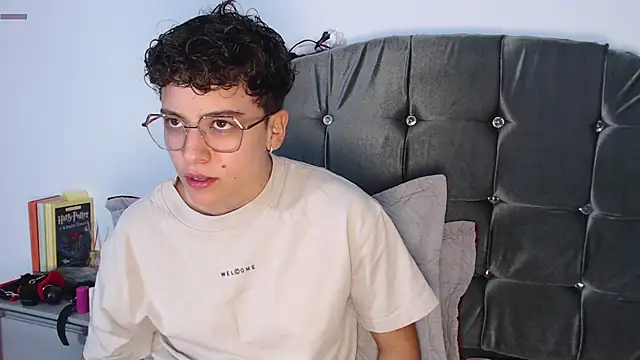 Antonella Cruz02 online show from 22, 4, 2026