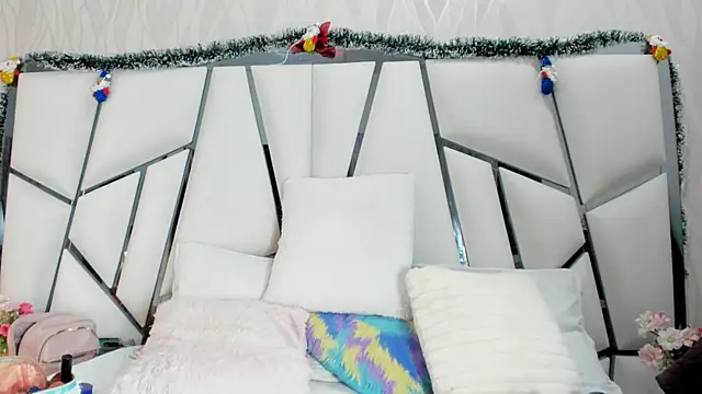  aurora18  online show from 23, 11, 2025