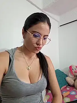 Zoe Clark  online show from 30, 6, 2026