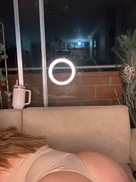 ValerieHilton online show from 14, 2, 2025