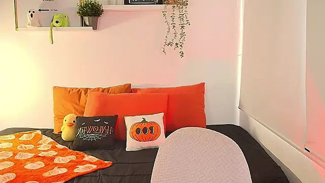 Snapshot of lilyy_evanss chatting on 10, 11, 2025 lilyy evanss online show from 10, 11, 2025