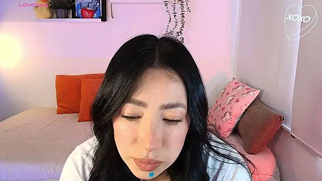 lilyy evanss online show from 9, 4, 2026