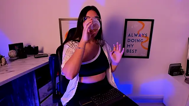 CamilaSofiia online show from 27, 10, 2025