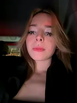 Snapshot of LoraaDoll chatting on 12, 11, 2025 LoraaDoll online show from 12, 11, 2025