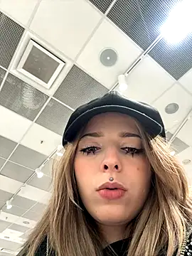 Snapshot of LoraaDoll chatting on 13, 11, 2025 LoraaDoll online show from 13, 11, 2025