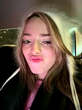 Snapshot of LoraaDoll chatting on 23, 11, 2025 LoraaDoll online show from 23, 11, 2025