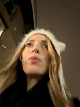 Snapshot of LoraaDoll chatting on 21, 11, 2025 LoraaDoll online show from 21, 11, 2025