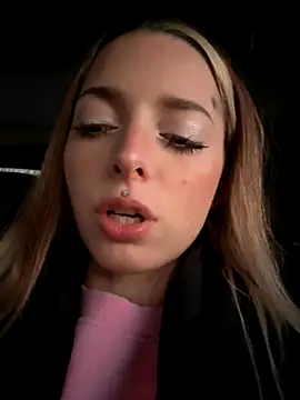 Snapshot of LoraaDoll chatting on 21, 10, 2025 LoraaDoll online show from 21, 10, 2025