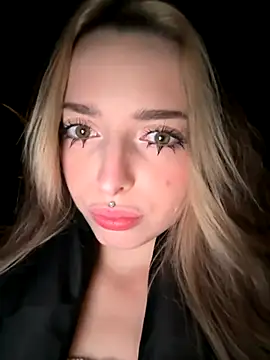 Snapshot of LoraaDoll chatting on 20, 11, 2025 LoraaDoll online show from 20, 11, 2025