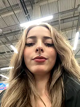 Snapshot of LoraaDoll chatting on 5, 11, 2025 LoraaDoll online show from 5, 11, 2025