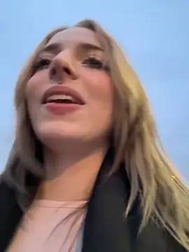 Snapshot of LoraaDoll chatting on 28, 10, 2025 LoraaDoll online show from 28, 10, 2025