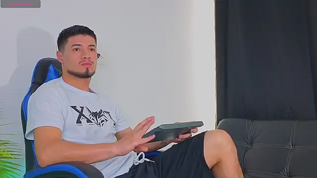 EdwardRoss  online show from 22, 10, 2025