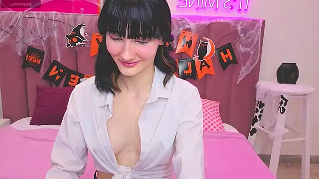 Lili flowerr online show from 29, 10, 2025