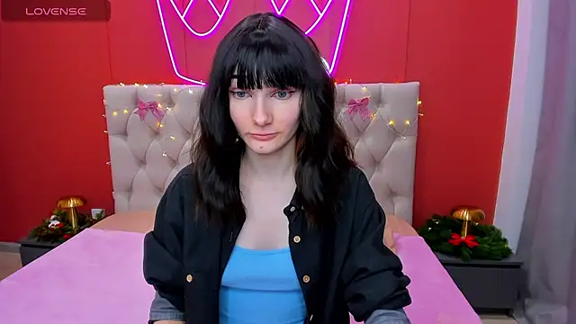 Lili flowerr online show from 11, 1, 2025