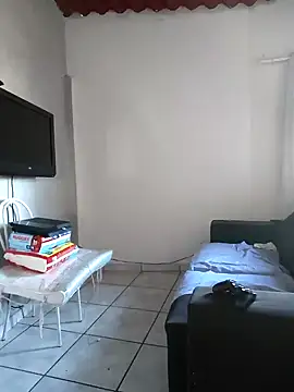 Julia Pretinha online show from 8, 12, 2024