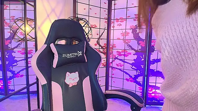 Fluffy Bubble21 online show from 5, 3, 2026