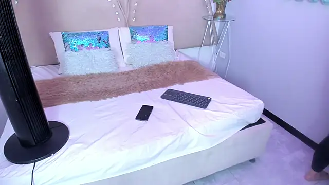 Miia Thompsonn online show from 9, 4, 2026