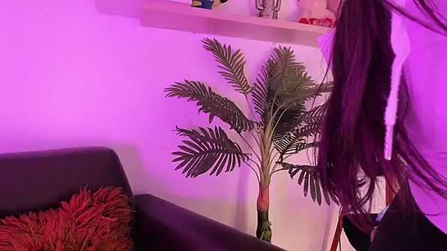 Miia Thompsonn online show from 21, 1, 2025