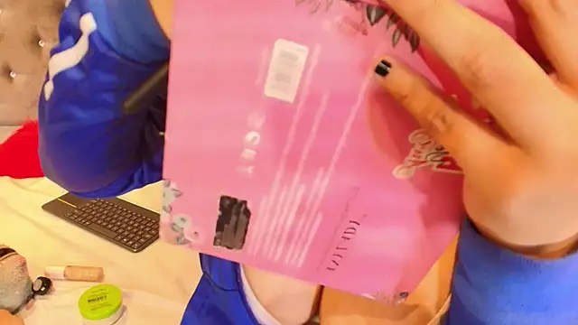 Miia Thompsonn online show from 28, 11, 2025