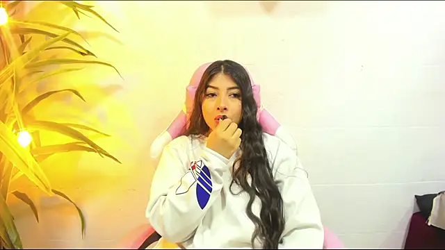 Miia Thompsonn online show from 12, 10, 2025