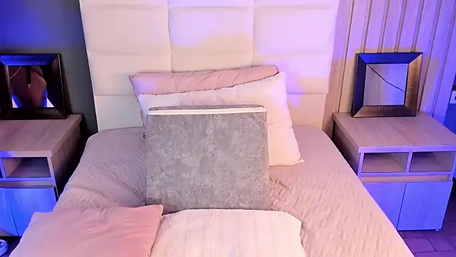 Miah gomez  online show from 11, 11, 2025