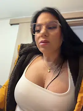 Miah gomez  online show from 18, 4, 2026