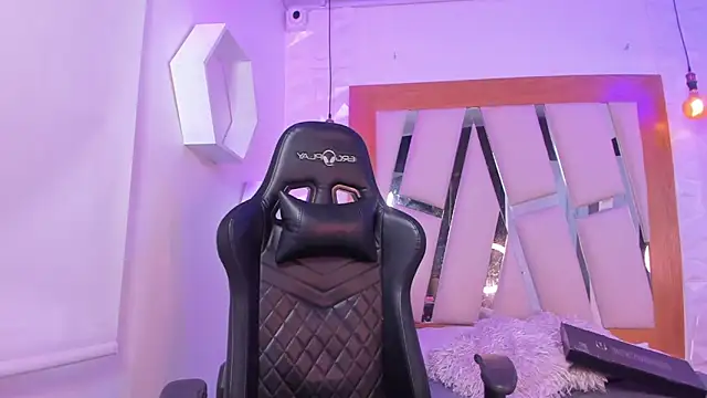 Snapshot of ary_cooper_ chatting on 25, 10, 2025 ary cooper online show from 25, 10, 2025