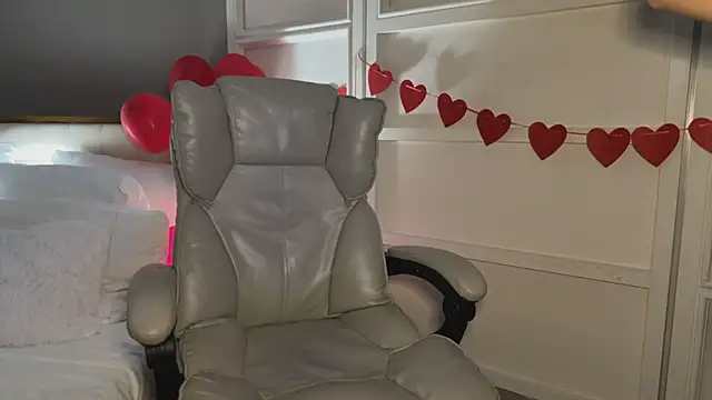 UrLillShy online show from 25, 2, 2026