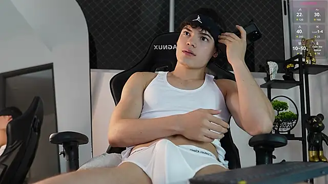 Snapshot of Max_cortes1 chatting on 10, 9, 2025 Max cortes1 online show from 10, 9, 2025