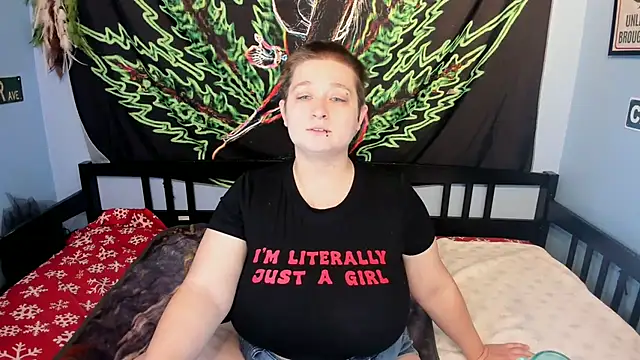 Snapshot of Chloenightmare chatting on 31, 10, 2025 Chloenightmare online show from 31, 10, 2025