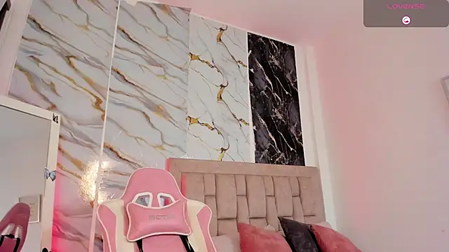 Snapshot of scarlet_darling26 chatting on 30, 4, 2026 scarlet darling26 online show from 30, 4, 2026