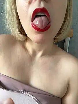 Yourdirtybitch online show from 11, 1, 2025