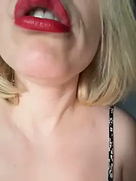 Snapshot of Yourdirtybitch chatting on 13, 11, 2025 Yourdirtybitch online show from 13, 11, 2025