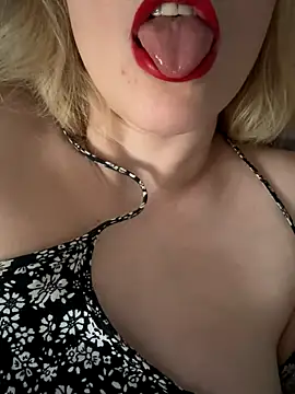 Snapshot of Yourdirtybitch chatting on 30, 10, 2025 Yourdirtybitch online show from 30, 10, 2025