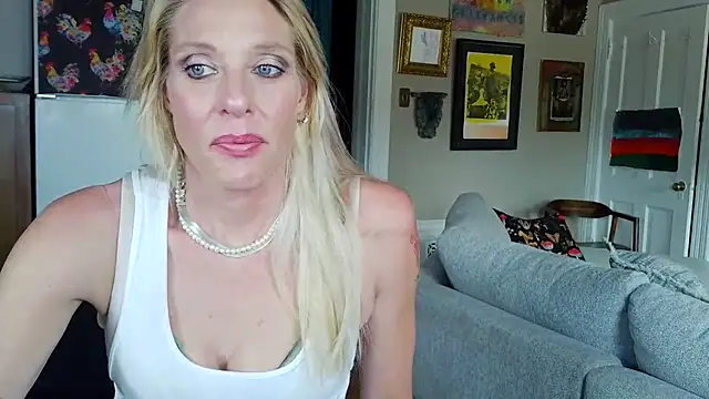 Glamazonx online show from 11, 4, 2026