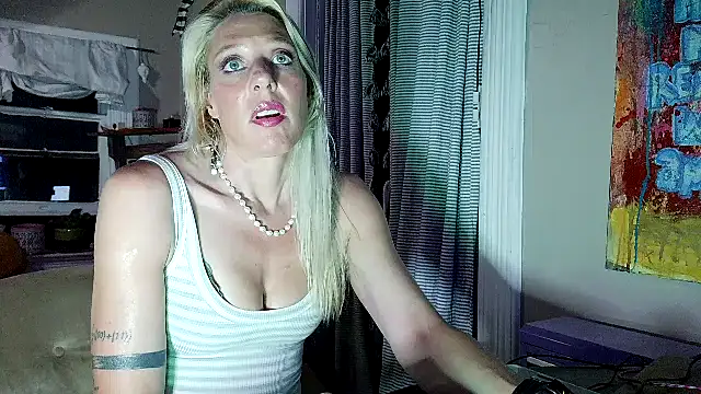 Snapshot of Glamazonx chatting on 4, 6, 2026 Glamazonx online show from 4, 6, 2026