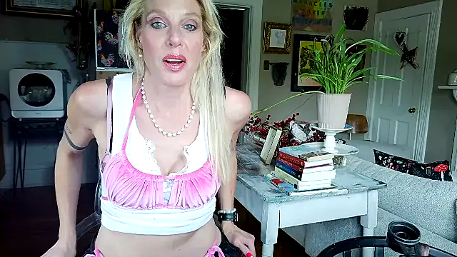 Snapshot of Glamazonx chatting on 26, 5, 2026 Glamazonx online show from 26, 5, 2026