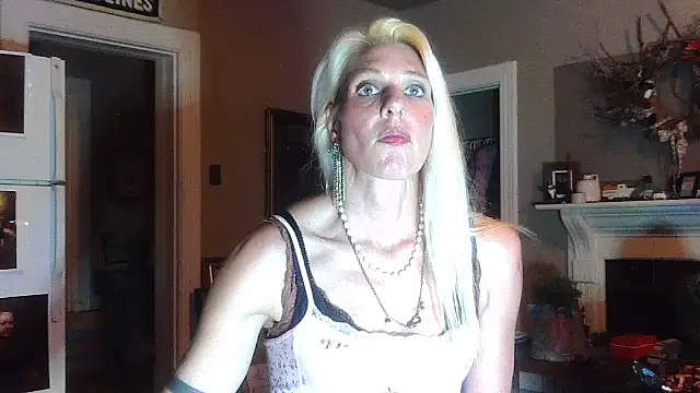 Glamazonx online show from 2, 11, 2025