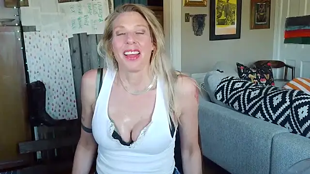 Glamazonx online show from 5, 4, 2026