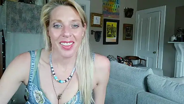 Glamazonx online show from 14, 4, 2026