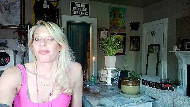 Snapshot of Glamazonx chatting on 19, 5, 2026 Glamazonx online show from 19, 5, 2026