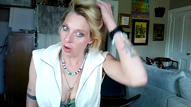 Glamazonx online show from 12, 4, 2026