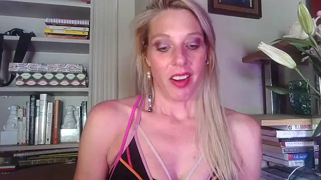 Snapshot of Glamazonx chatting on 27, 4, 2026 Glamazonx online show from 27, 4, 2026